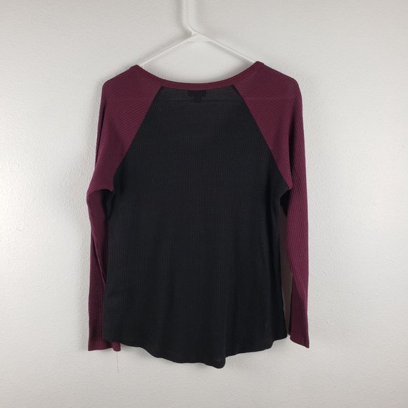 Torrid Women's Size 0 Long Sleeve Waffle Knit Henley Black Burgundy Colorblock - Picture 7 of 8
